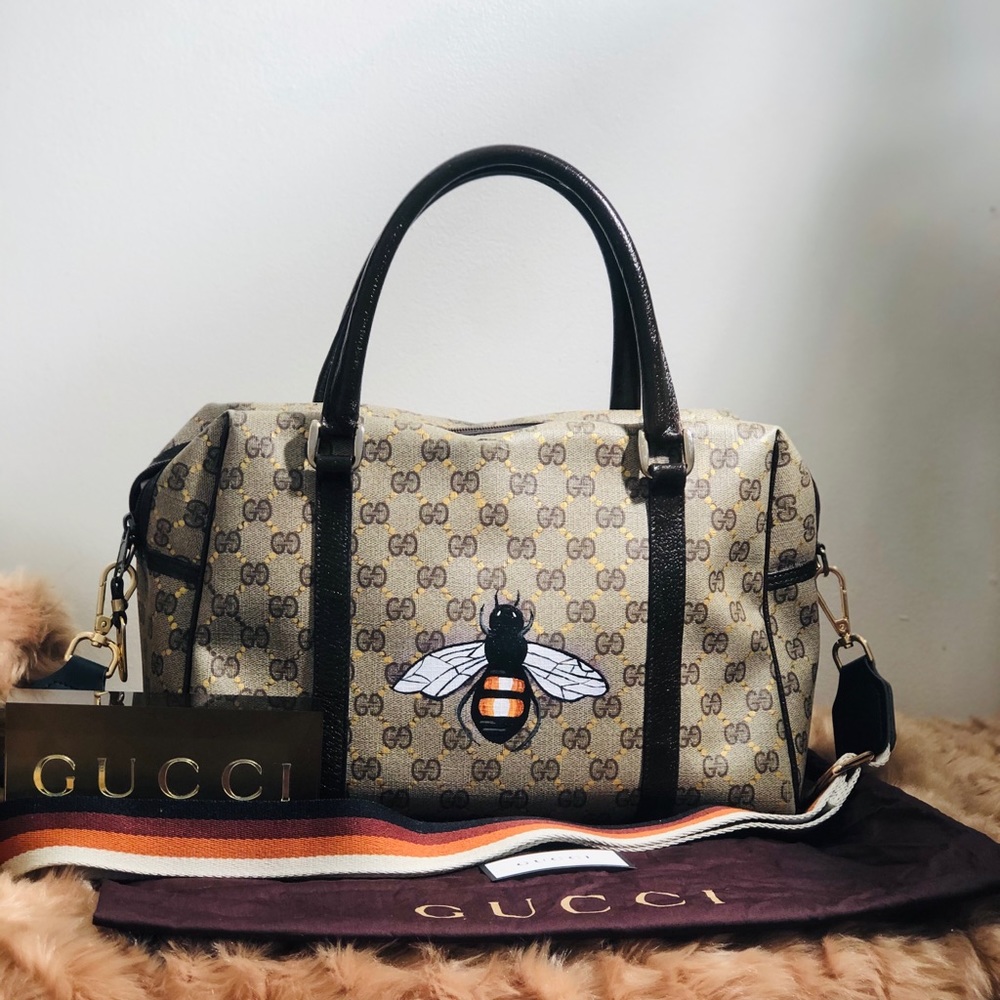 Lovely Authentic Gucci “Bee”Crossbody Two Way Bag
